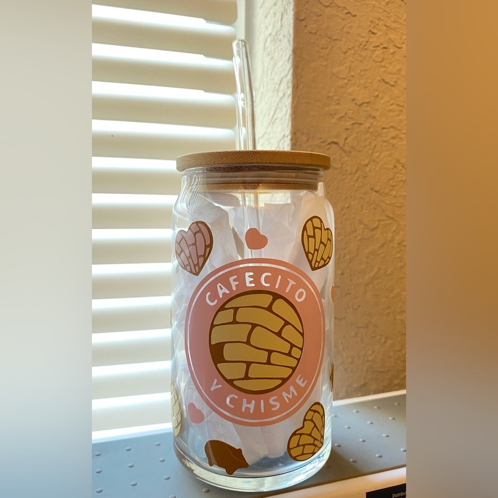 Chisme y Cafecito 16oz Glass Can
